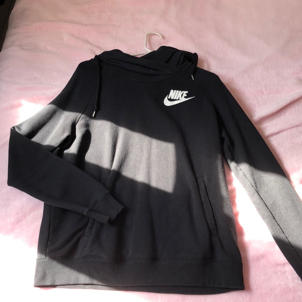 Women’s black nike sweatshirt